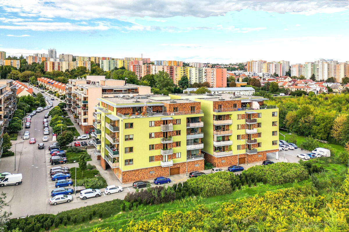 PRODÁM KRYTÉ GARÁŽOVÉ STÁNÍ - Brno, U Leskavy - 12