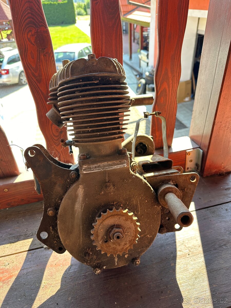 Ariel 550 SV - motor - 12