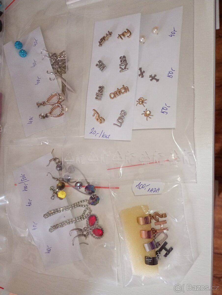 Bižuterie, náramky, náhrdelníky, náušnice, hodinky aj. - 12