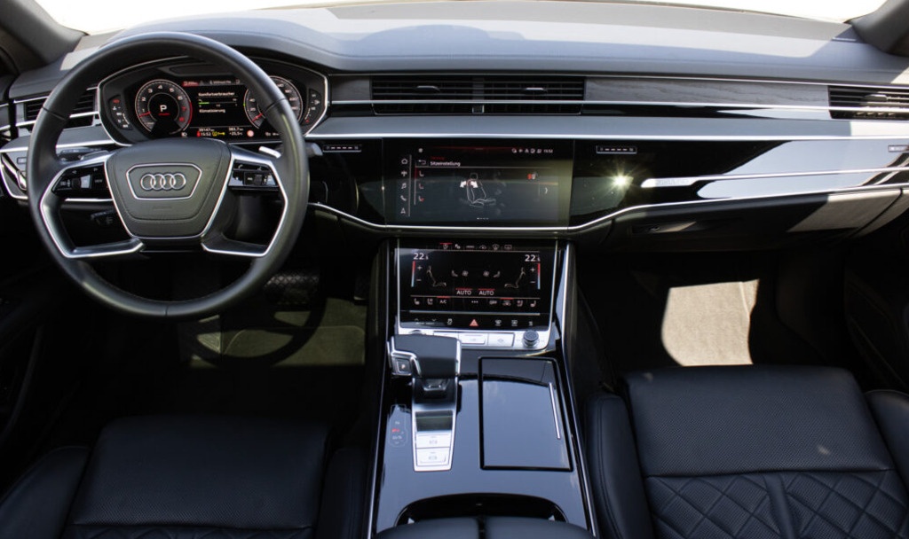 Audi A8 55 TFSI z roku 2022 - 12