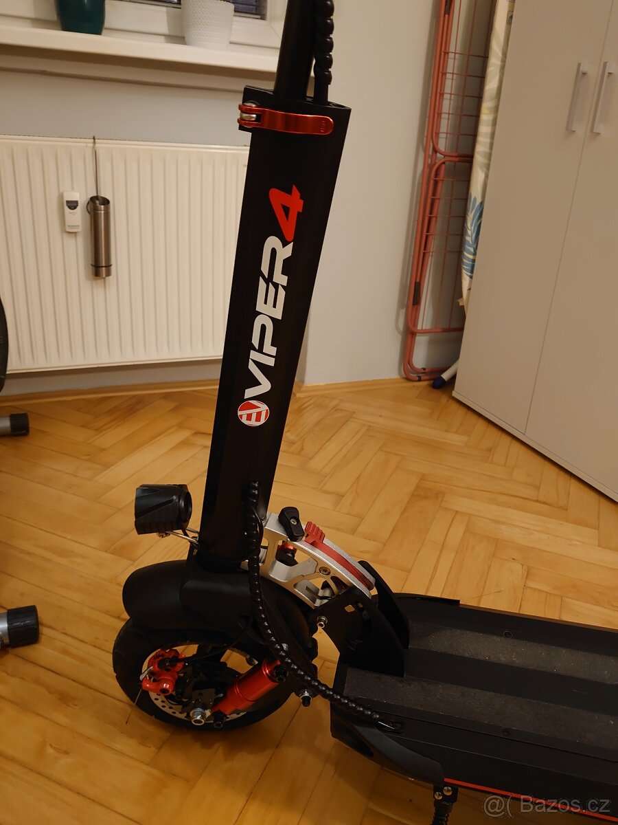Elektrokoloběžka EV Viper 4 (2022) – top stav, 610 km - 12