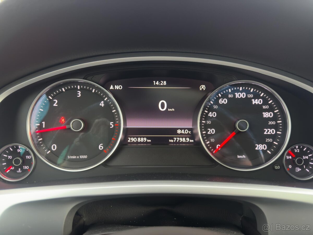 Volkswagen Touareg, 3.0 V6, highline, vzduch, pano - 12