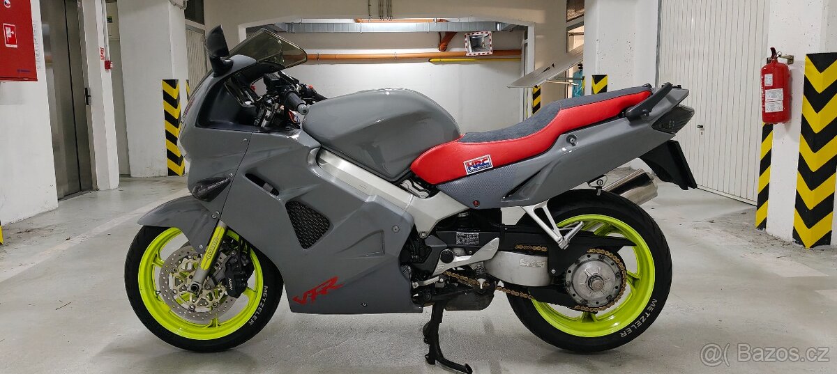 Honda VFR 800FI - 12