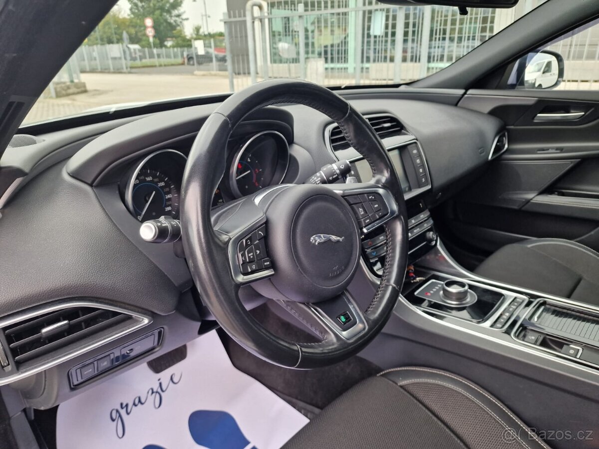 JAGUAR XE 2.0D AWD R-SPORT DYNAMIC - 12