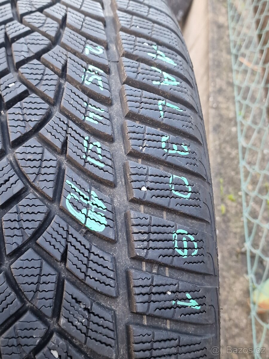 255/45/19 Zimní pneu Goodyear UltraGrip Performance - 12