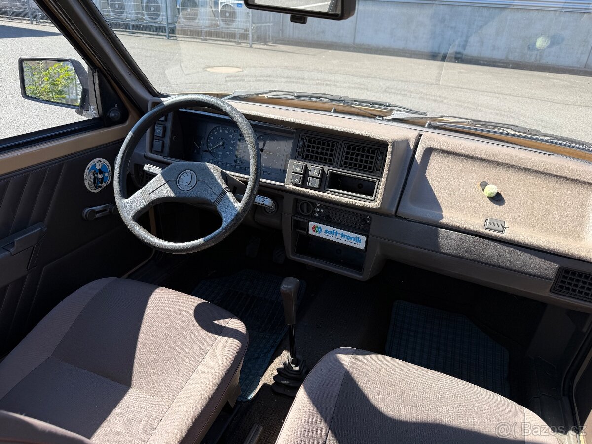 ŠKODA FAVORIT 135L rok 1990 - 1.majitel - Garážováno - STAV - 12