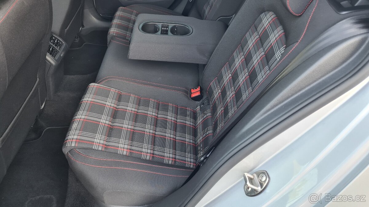 VOLKSWAGEN GOLF 7 GTI - 2,0TSi 162kW - Manuál. - 12