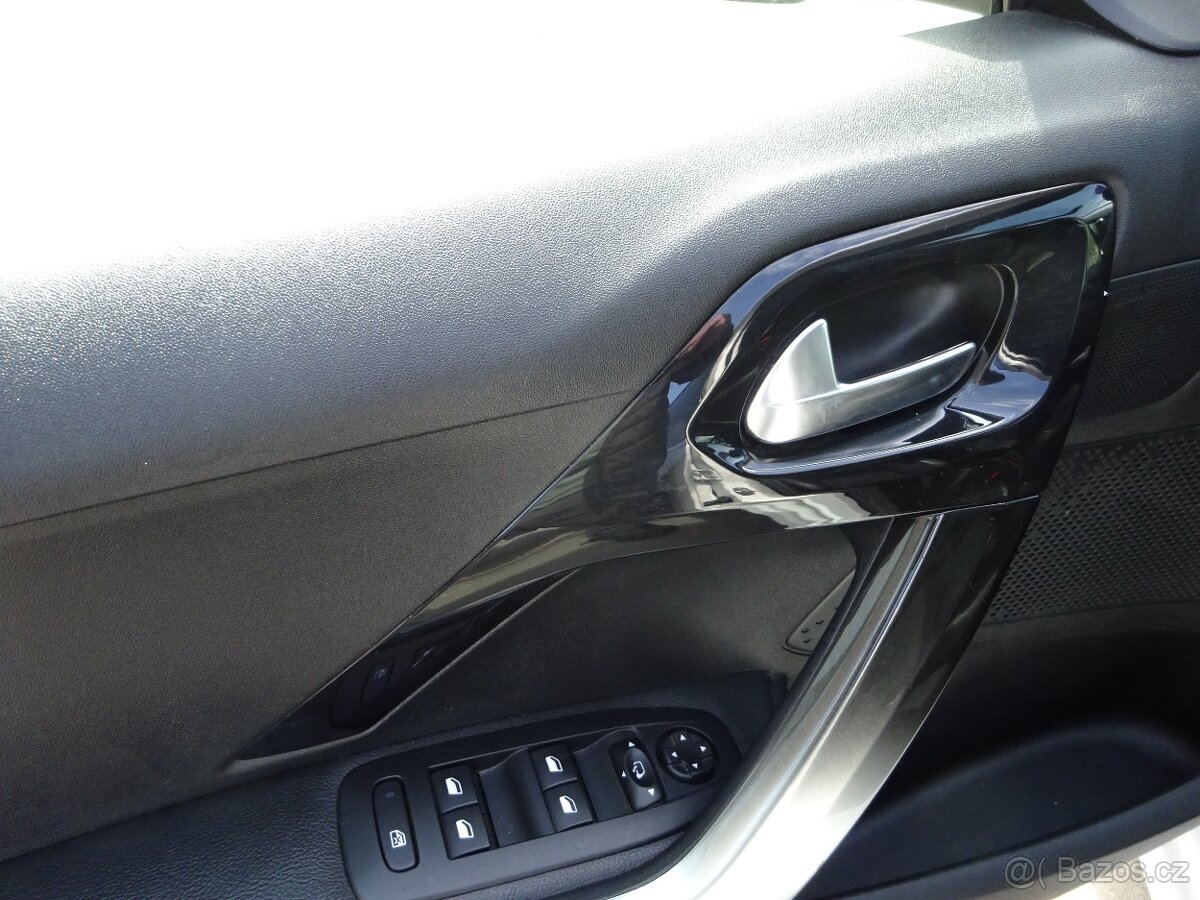 Peugeot 208 1,6 e-HDi - 12