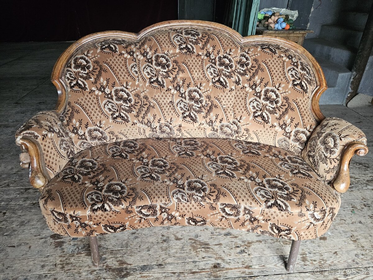 Starožitný nábytek - 12