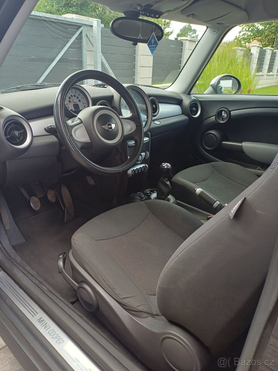 MINI Cooper 1.6i 88kW 2007 bez STK - 12