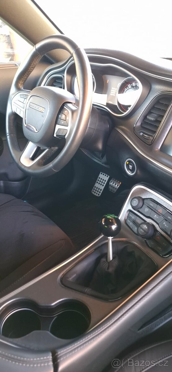 Dodge Challenger R/T 6.4 V8 SHAKER 392 Scat Pack Manuál - 12