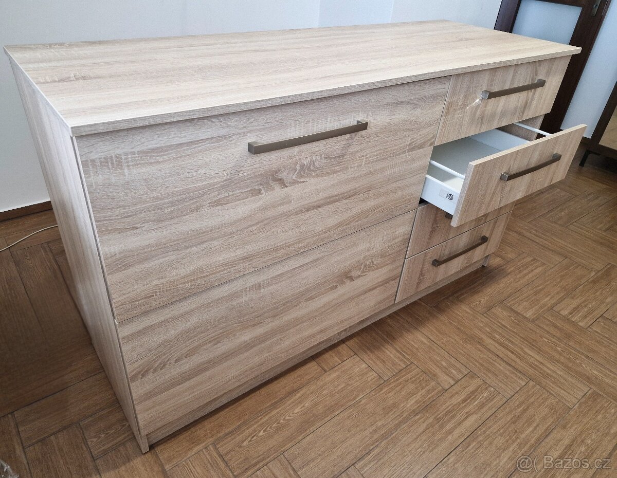 Kvalitní skříně/komody - do obýváku + peřiňák - 12
