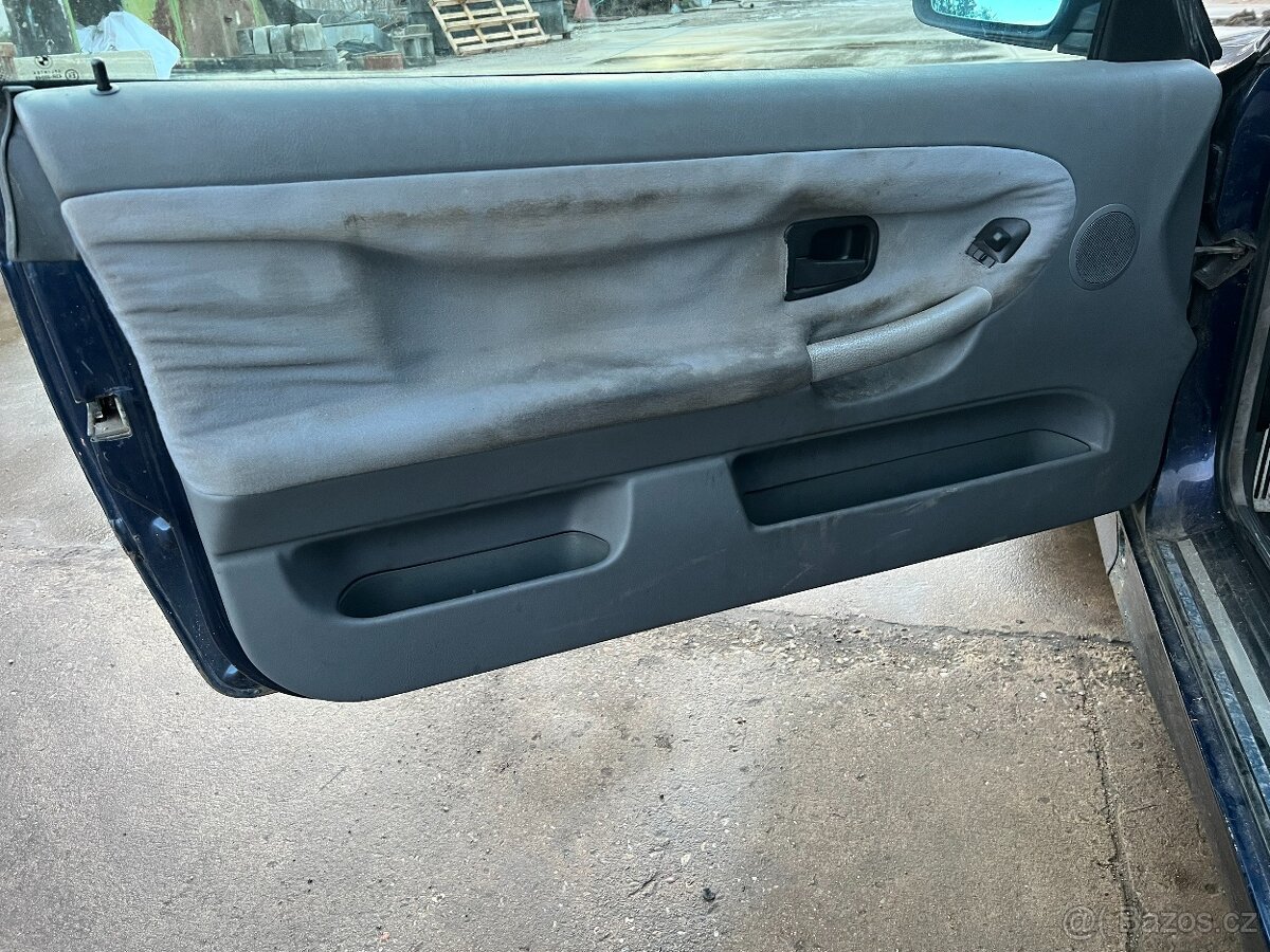 BMW E36 318is Coupe M44B19 MontrealBlau - 12