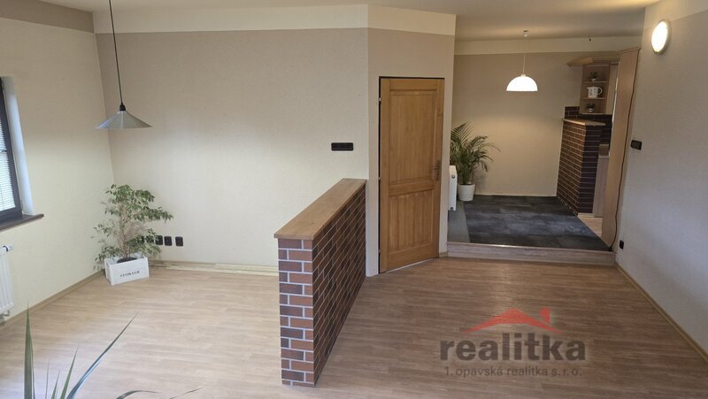 Pronájem bytu 3+kk 85m2, s terasou 15m2 a zahradou, Opava, u - 12