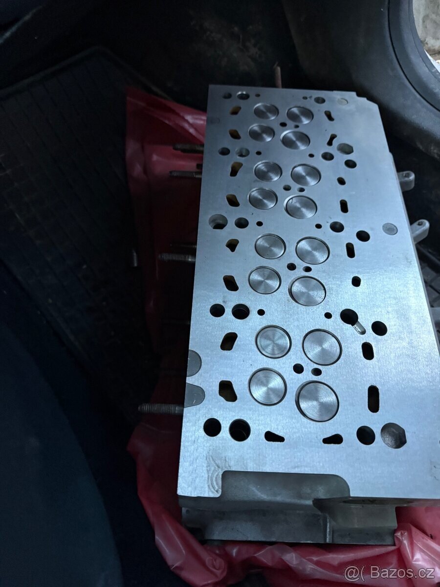 Škoda Fabia 2 lift 1.6Tdi rok-2010 (nepojízdná ) - 12