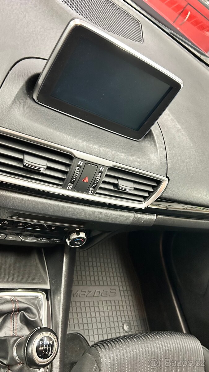 Mazda 3 benzinový 2.0 88kw 1. Majitel - 12