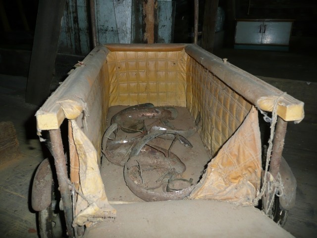 Historické kočárky ze staré půdy - 12