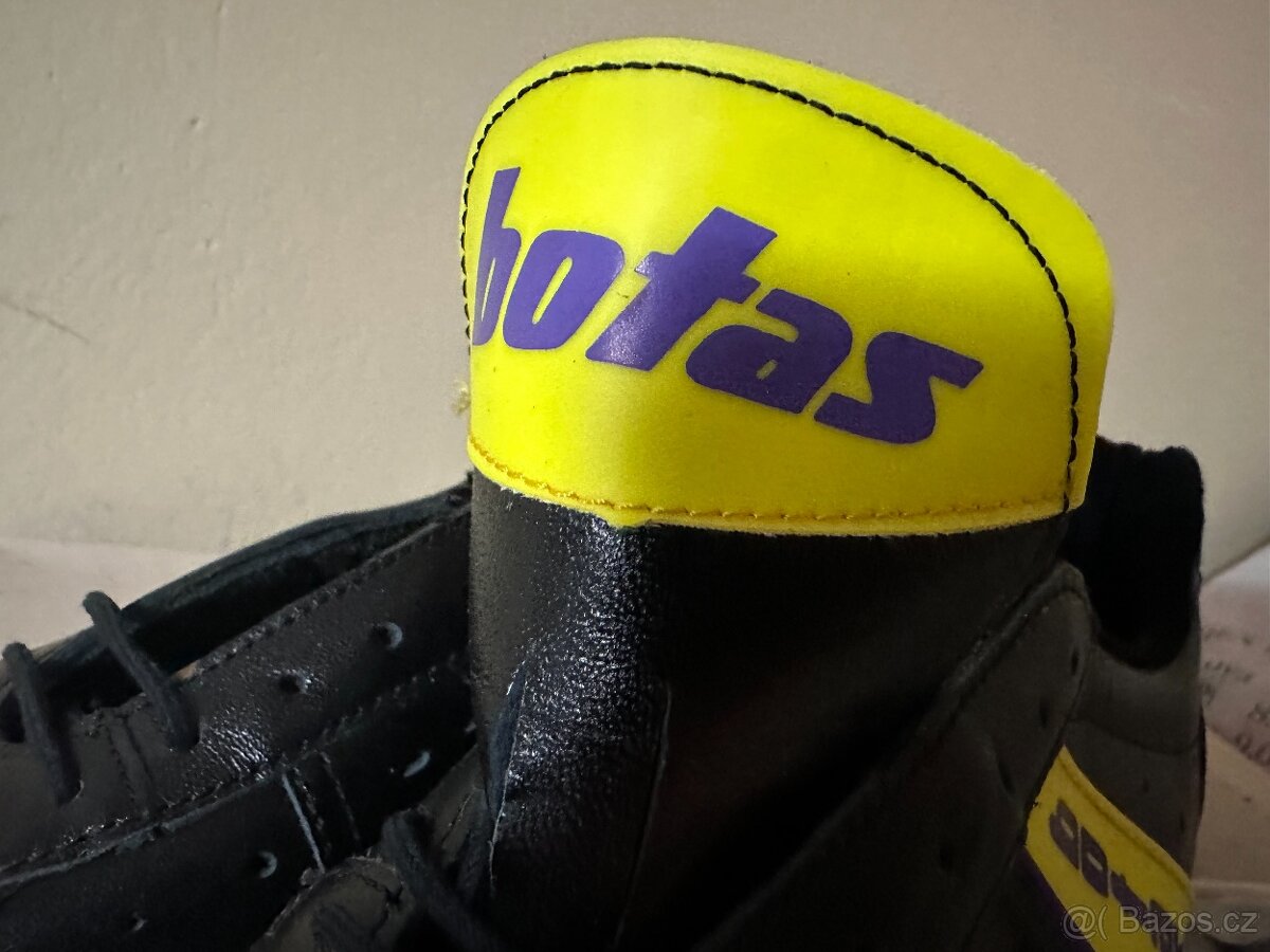 Botas tretry NOVÉ - 12