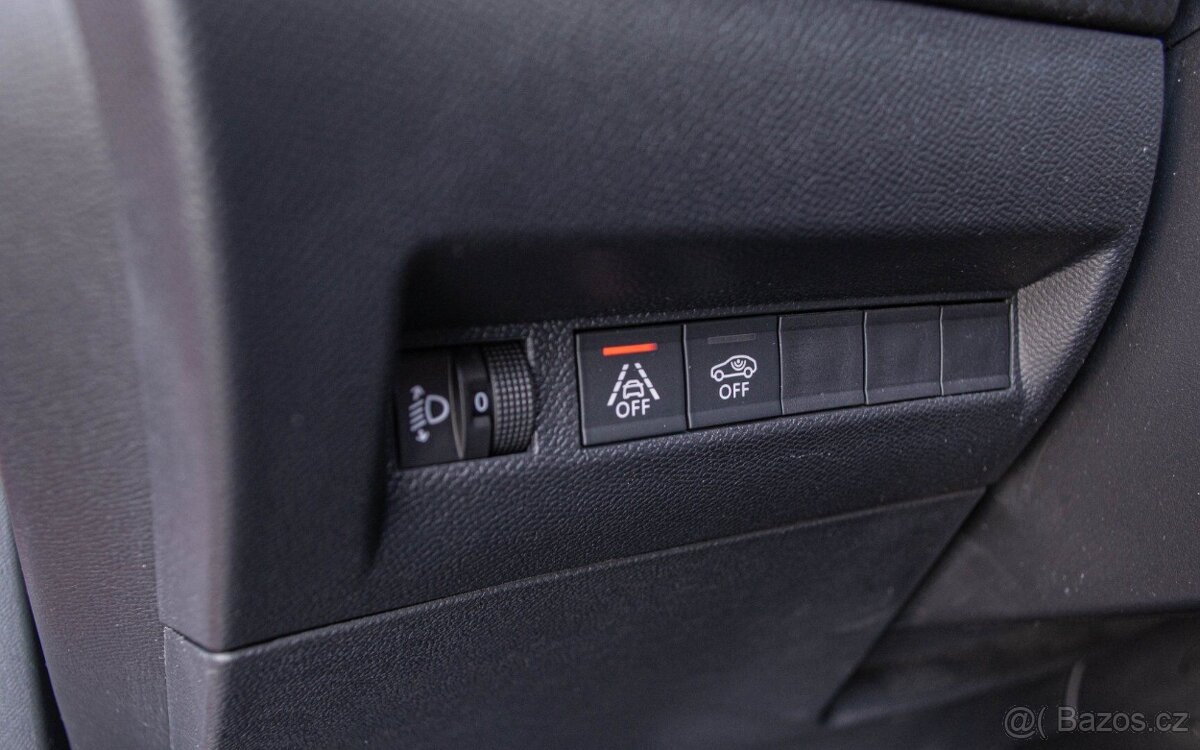 Peugeot 2008 1.2 PureTech Allure 96kW automat - 12