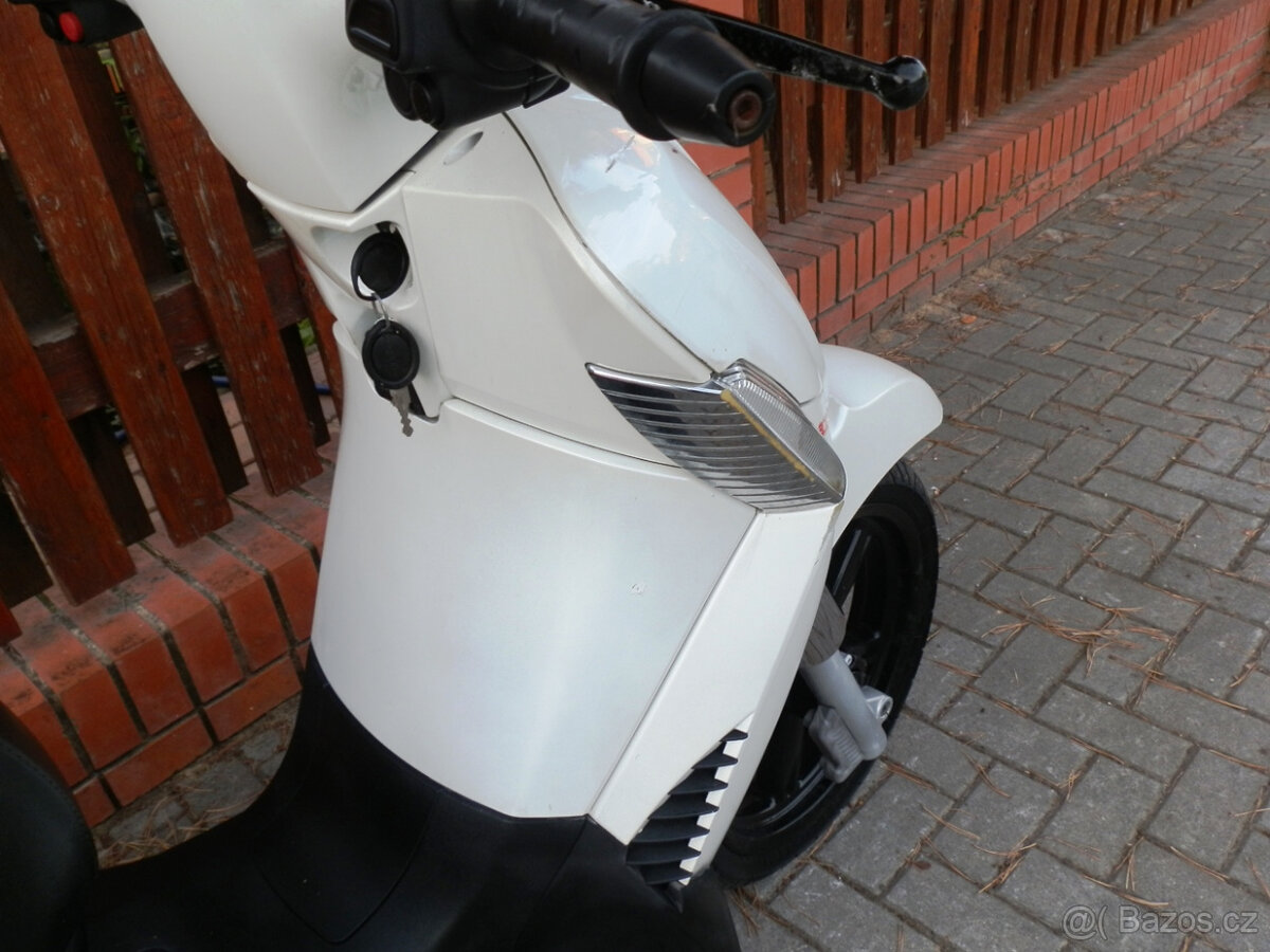 Aprilia Scarabeo 300 Light (Sport) - 12