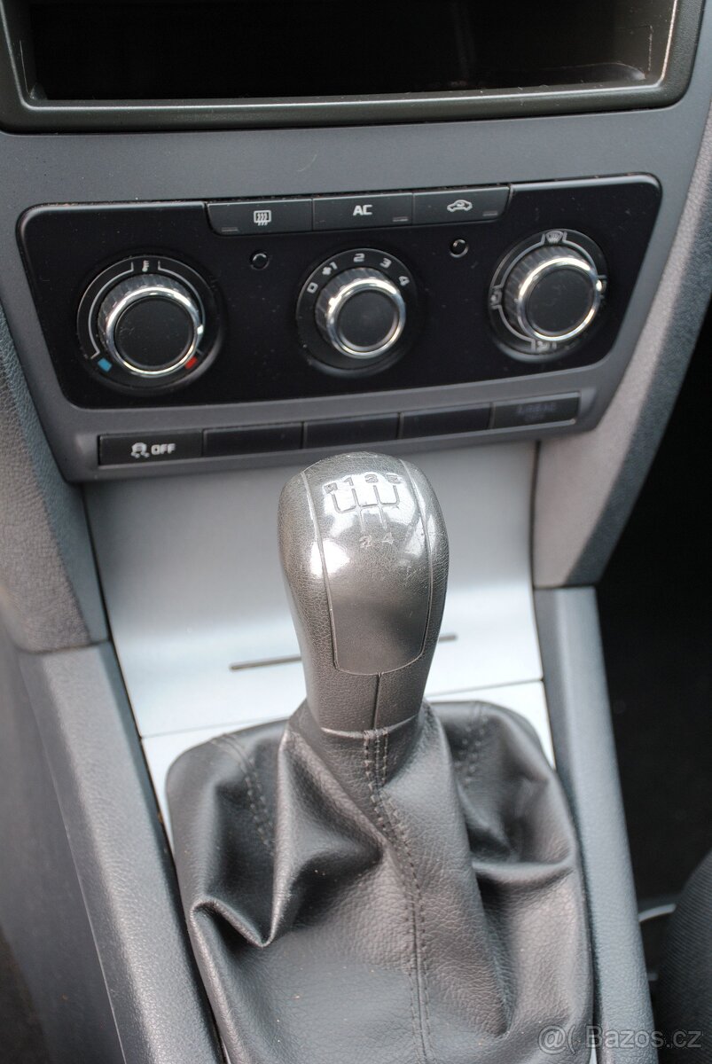 Škoda Octavia 2 kombi 1.6MPI 75kW - 12