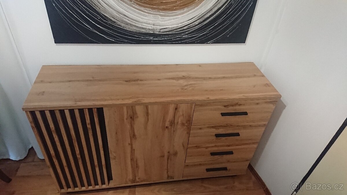 Komoda - 12