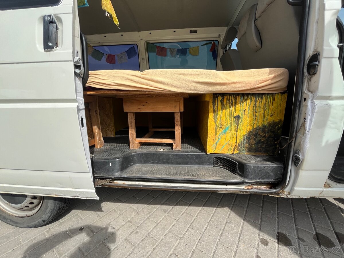 VW Transporter T4 2,5 TDi 65 kw - 12
