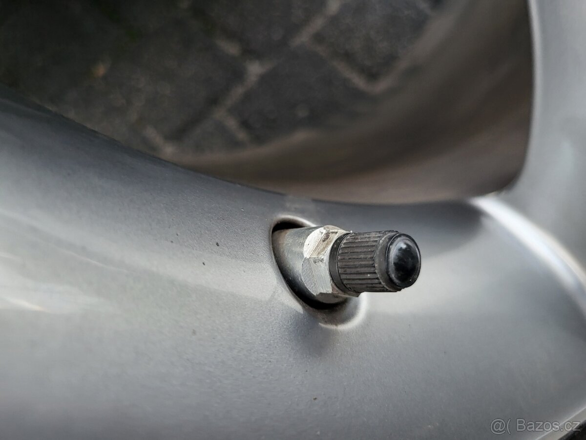 Zimní originální alu kola BMW R18, zimní pneu 225/45/R18 - 12