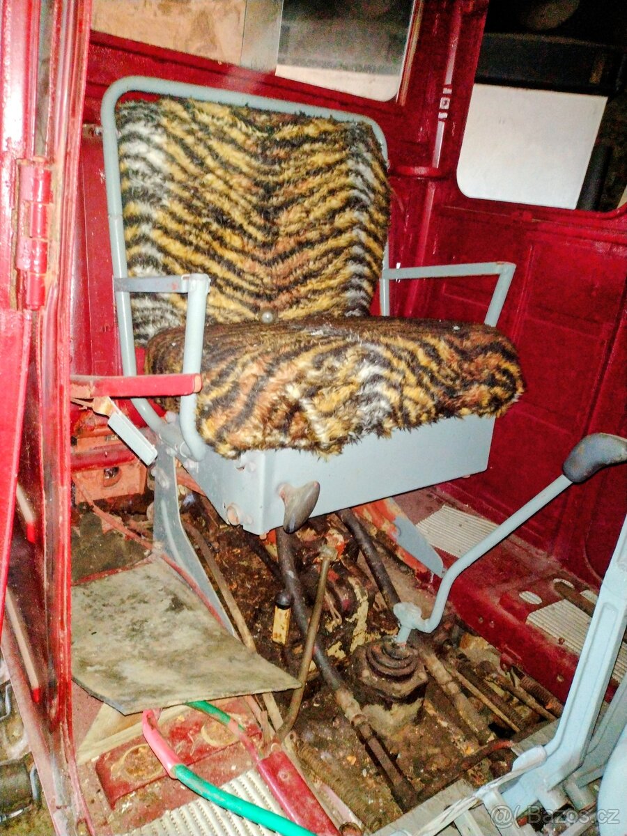 Pásový traktor Bolgar T54B - 12