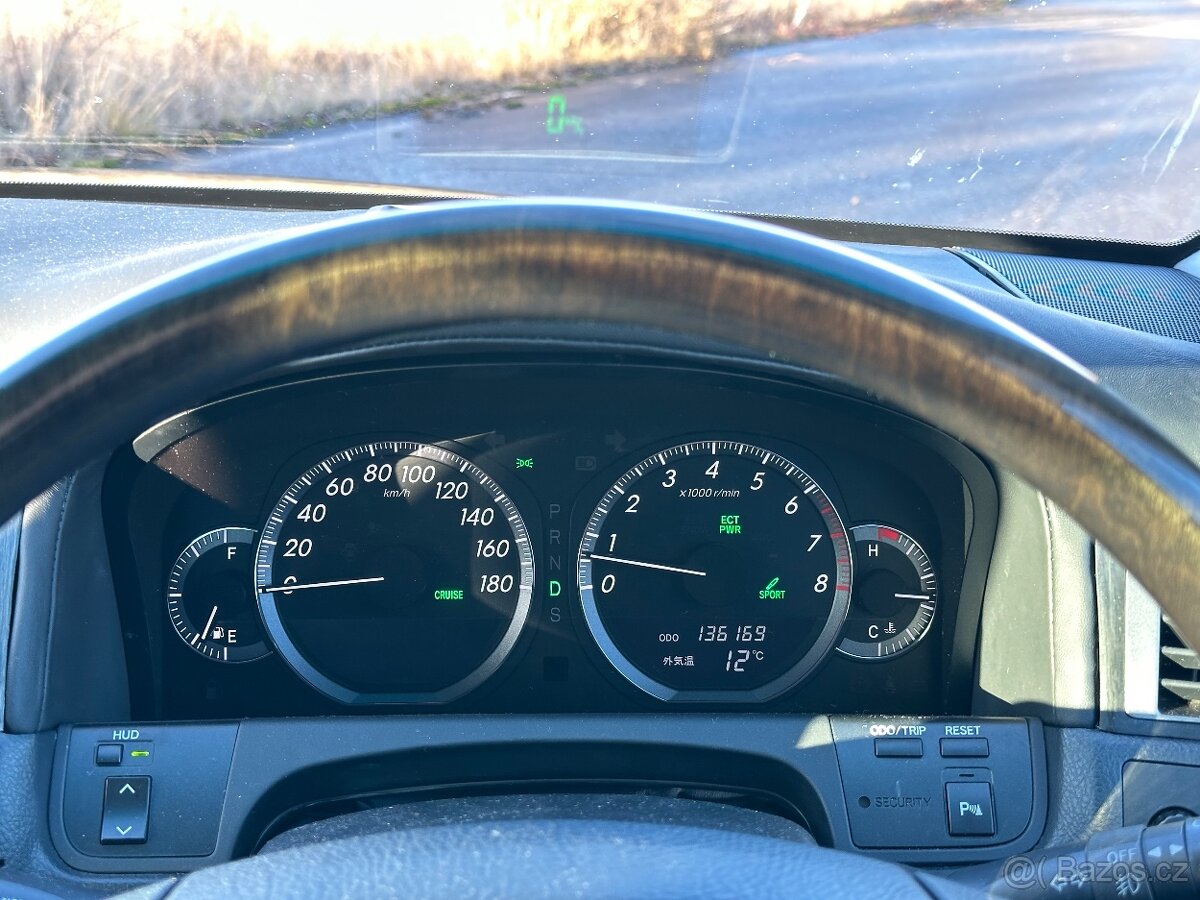 Toyota Crown Majesta V8 - 12