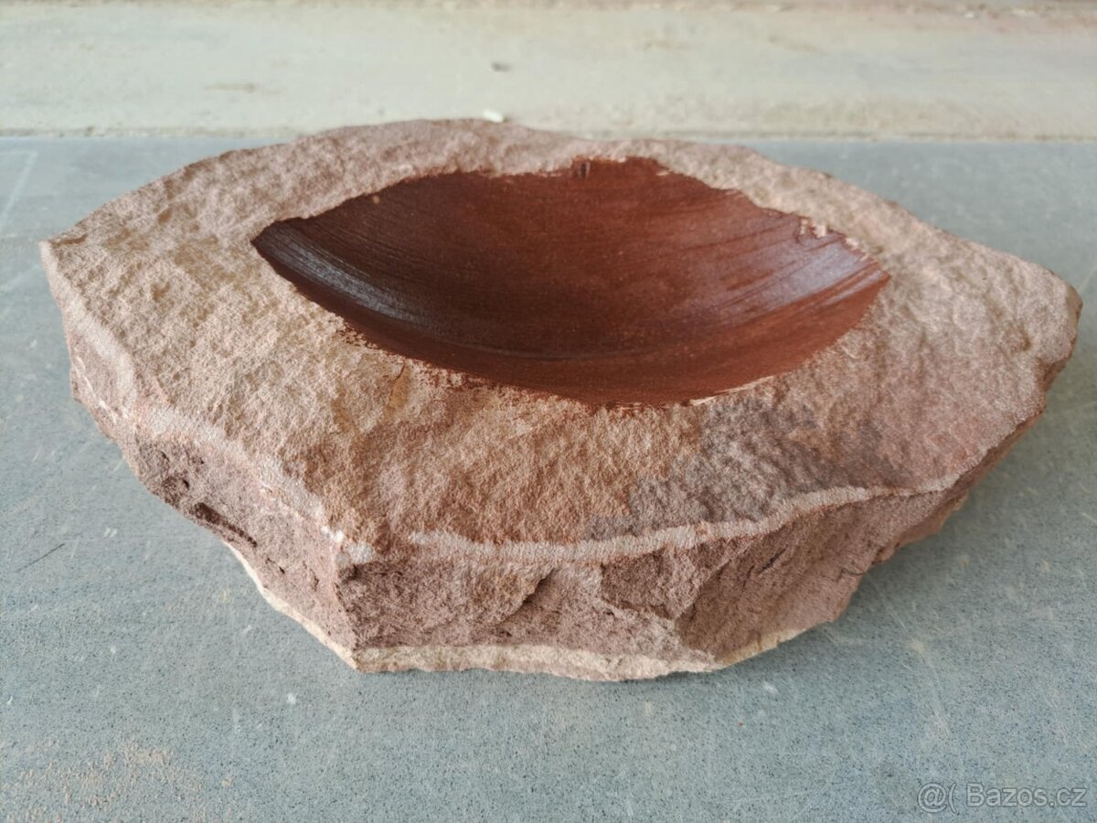 Pítka z přírodního červeného pískovce - 12