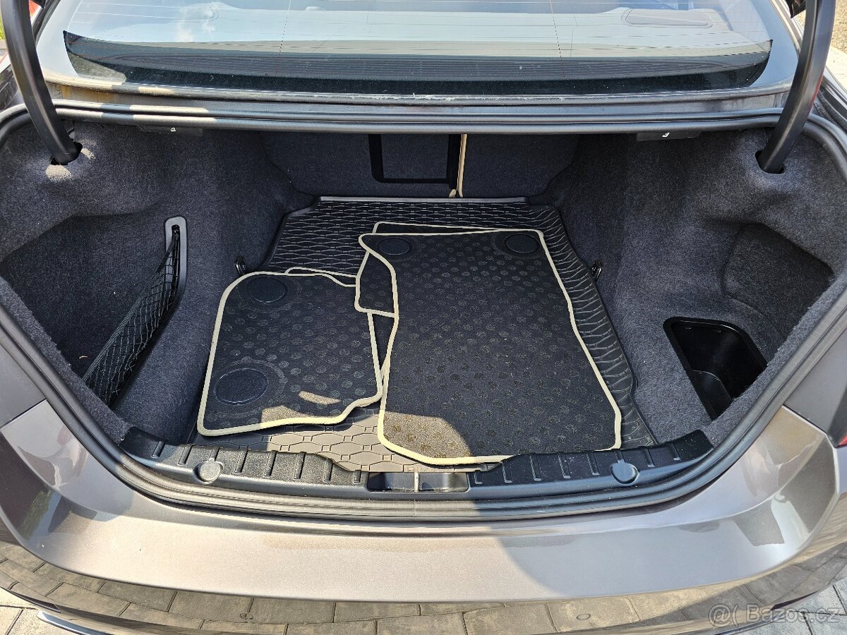 BMW Řada 5, 550I XDRIVE - 12