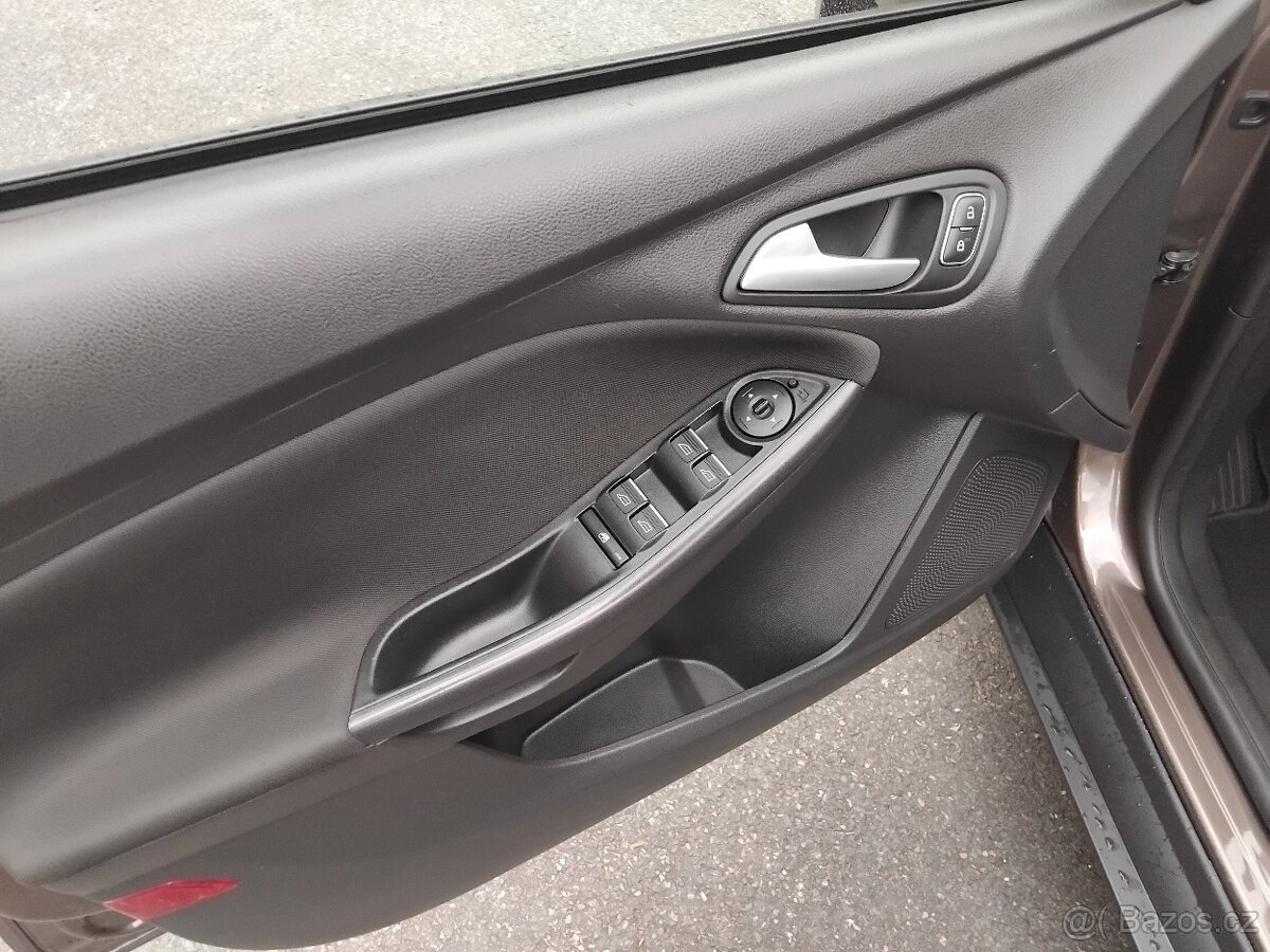 ford focus 2018/5 1.0 benzin 92 kw 1. majitel titanium - 12