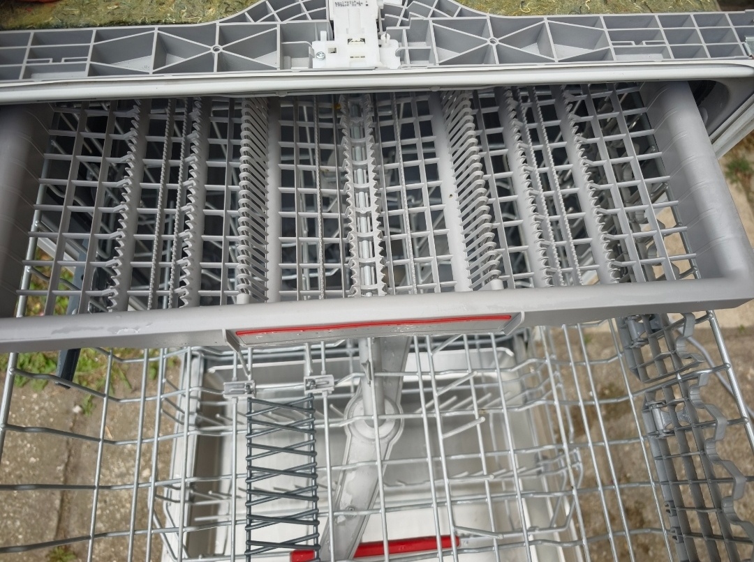 Bosch na 13sad nádobí, spotřeba eko 9,5l na cyklus - 12