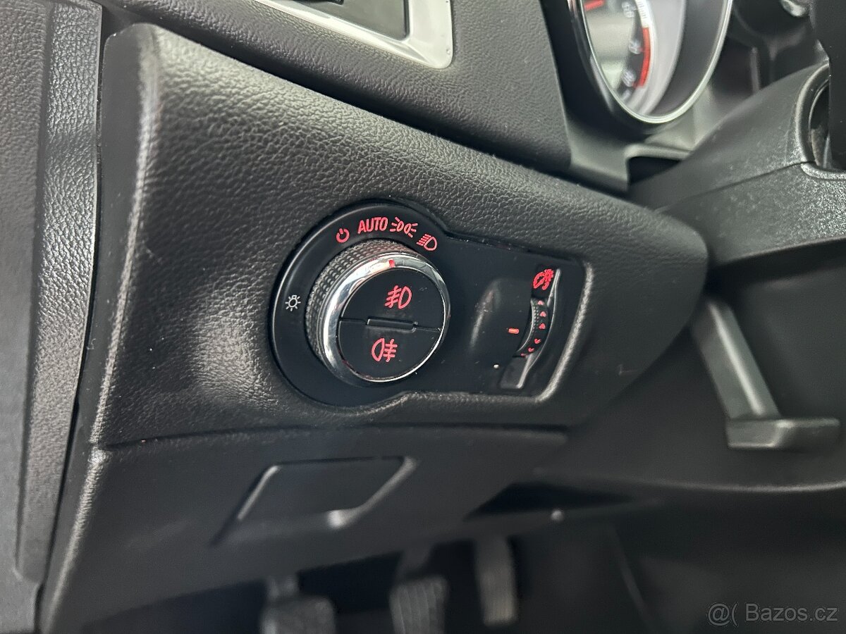 Opel Astra J 1.6 TURBO,ČR,SERVISKA,2.MAJ - 12