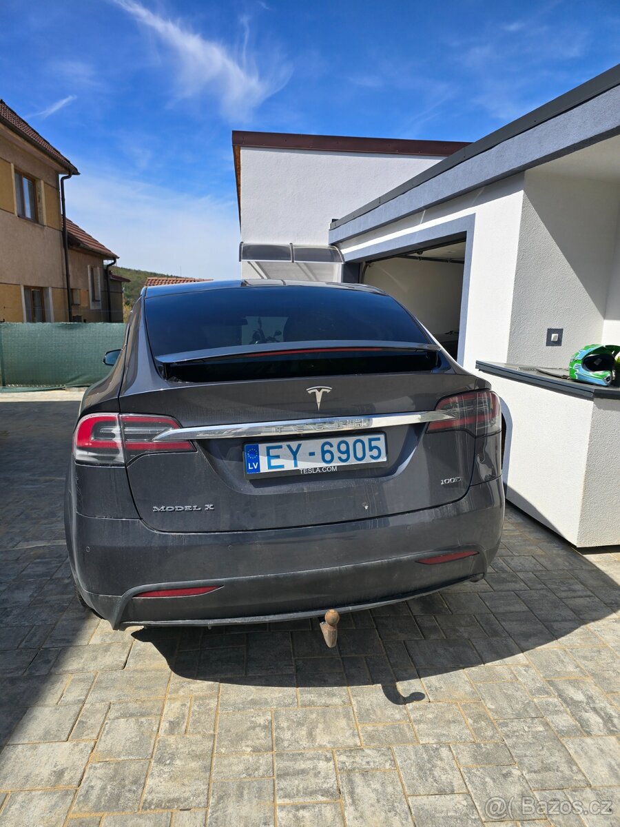 Tesla Model X 100D - 12
