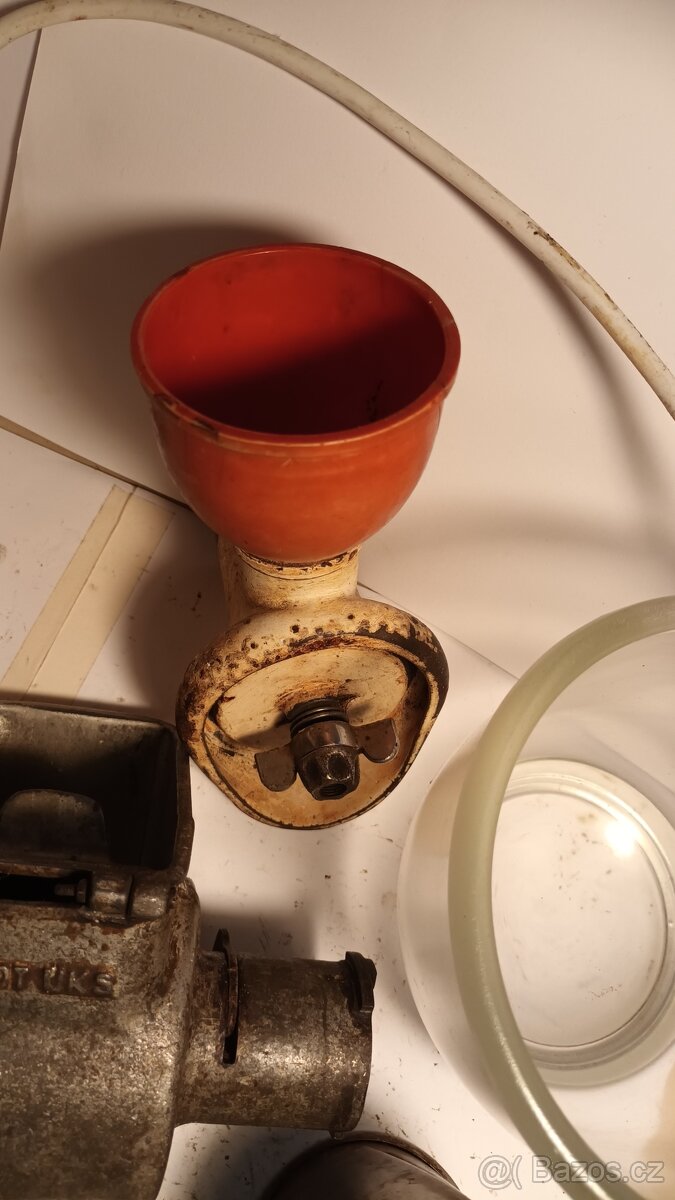 Starý kuchyňský robot UKS E20A + příslušenství - 12