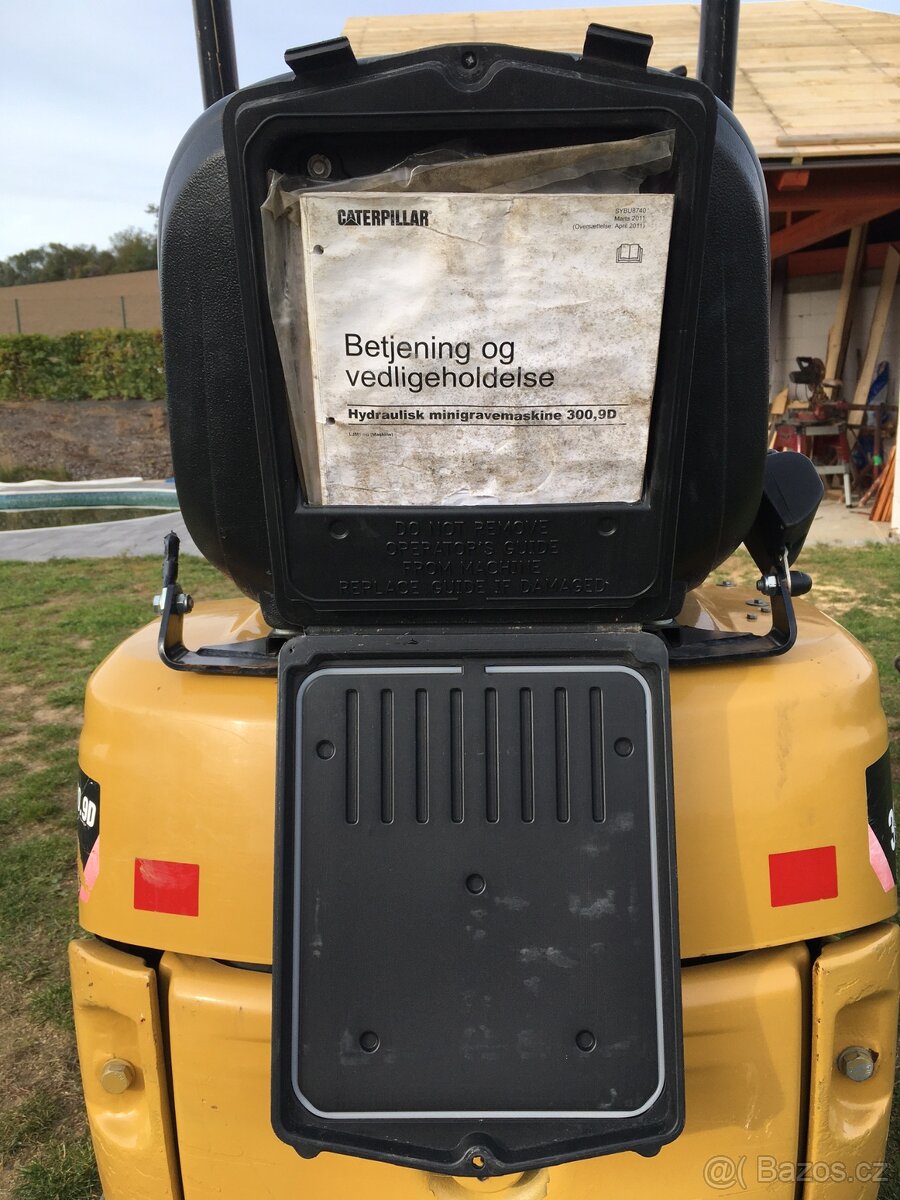 Minibagr CAT 300-9D - 12