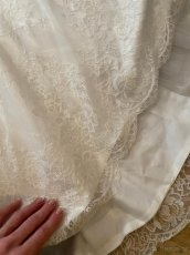 Krajkové svatební šaty - 12