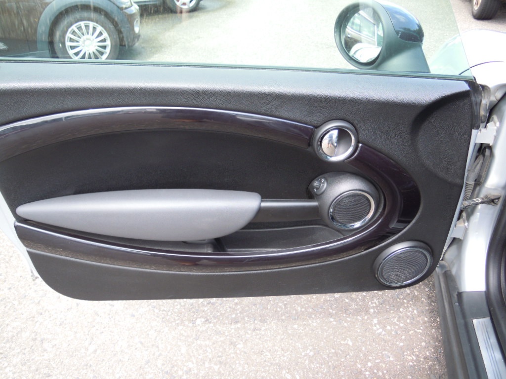 Mini Cooper 1.6D 80kw(109hp) r.v.9/2010 pěkný stav - 12