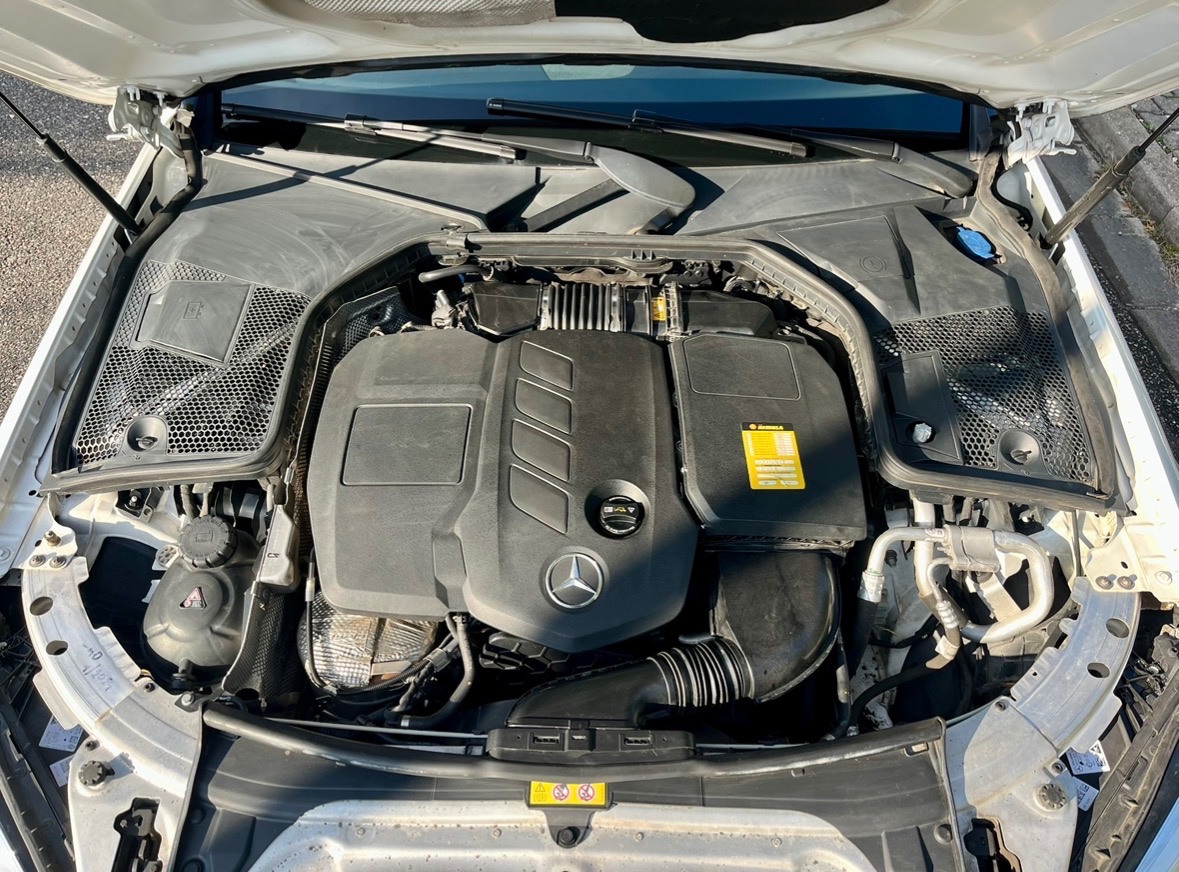 Mercedes Benz C 200D - 12