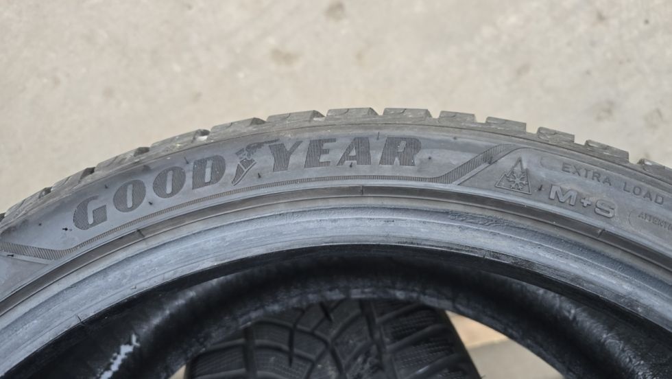 Zimní pneu 235/40/19 Good Year - 12