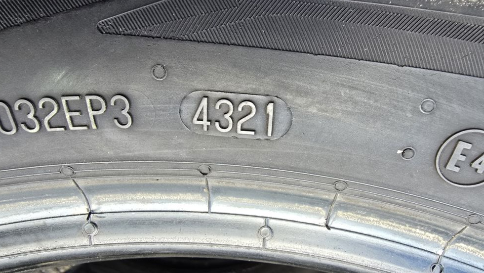 Letní pneu 215/50/17 Continental - 12