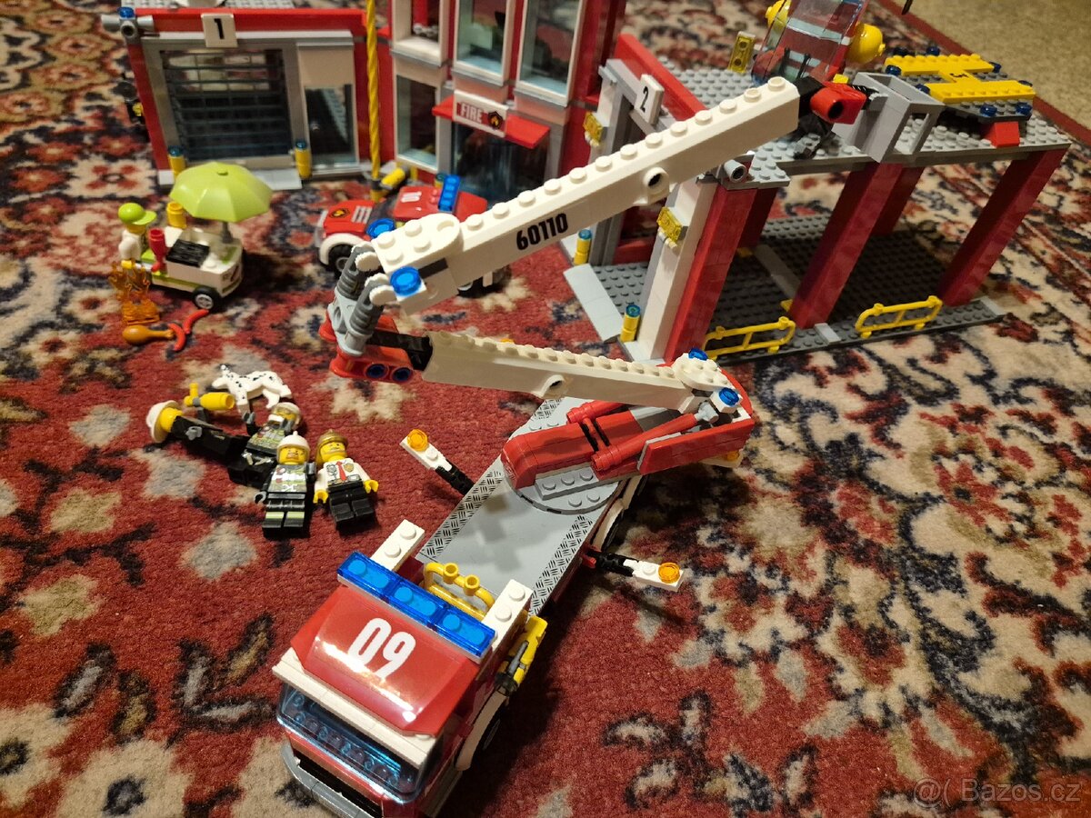 Lego City hasičská stanice 60110 - 12