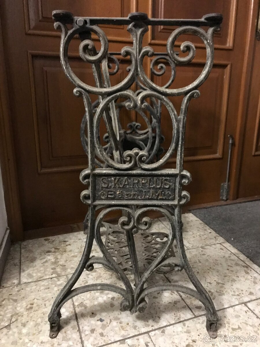 Litinové podstavce ze šicích strojů - 12