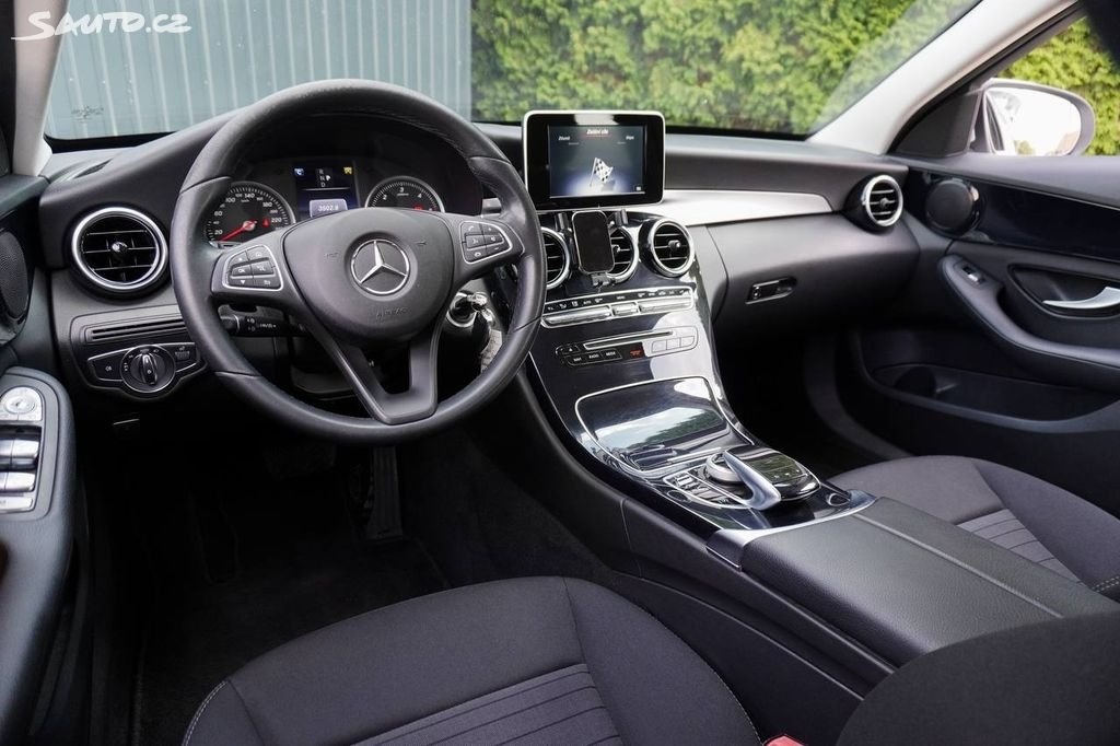 Mercedes-Benz Třídy C 220D AUTO PREMIUM LED - 12