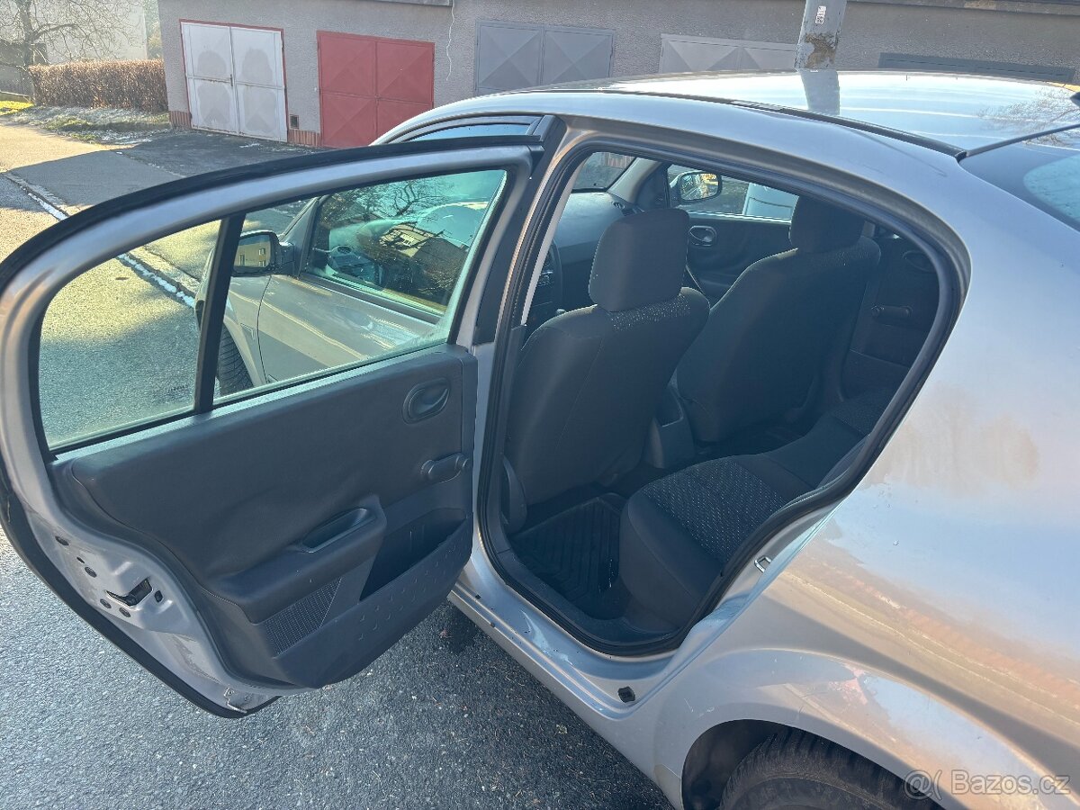 RENAULT MEGANE SEDAN - 12