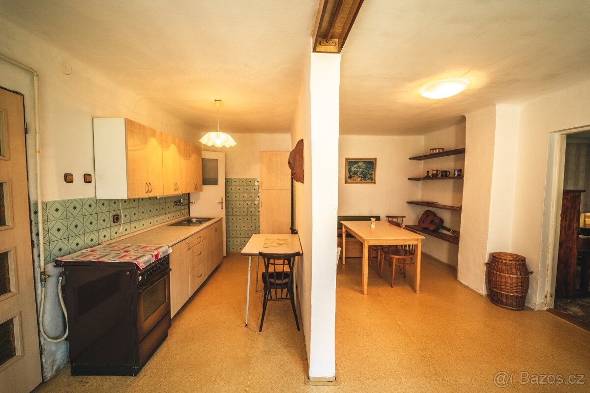 Dům a stavební pozemky na prodej v malebné vesničce Štarnov - 12