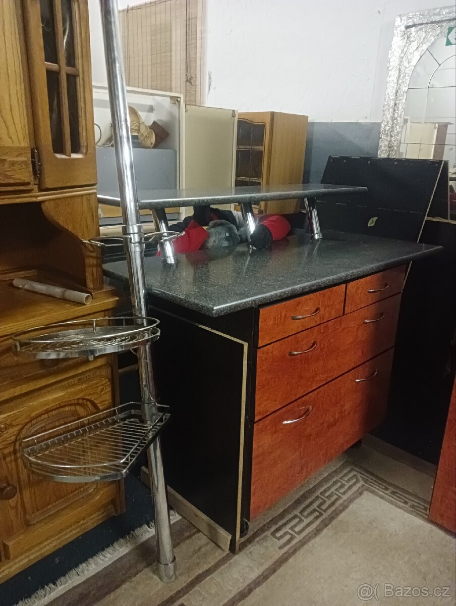 Kuchyňská linka s barem - 12