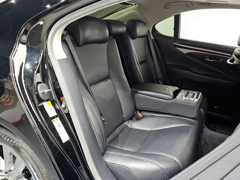 2015 LEXUS LS460 AWD - 12